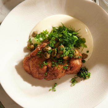 Ris de veau / Mousse de pommes de terre / Vierge câpres / Ail noir